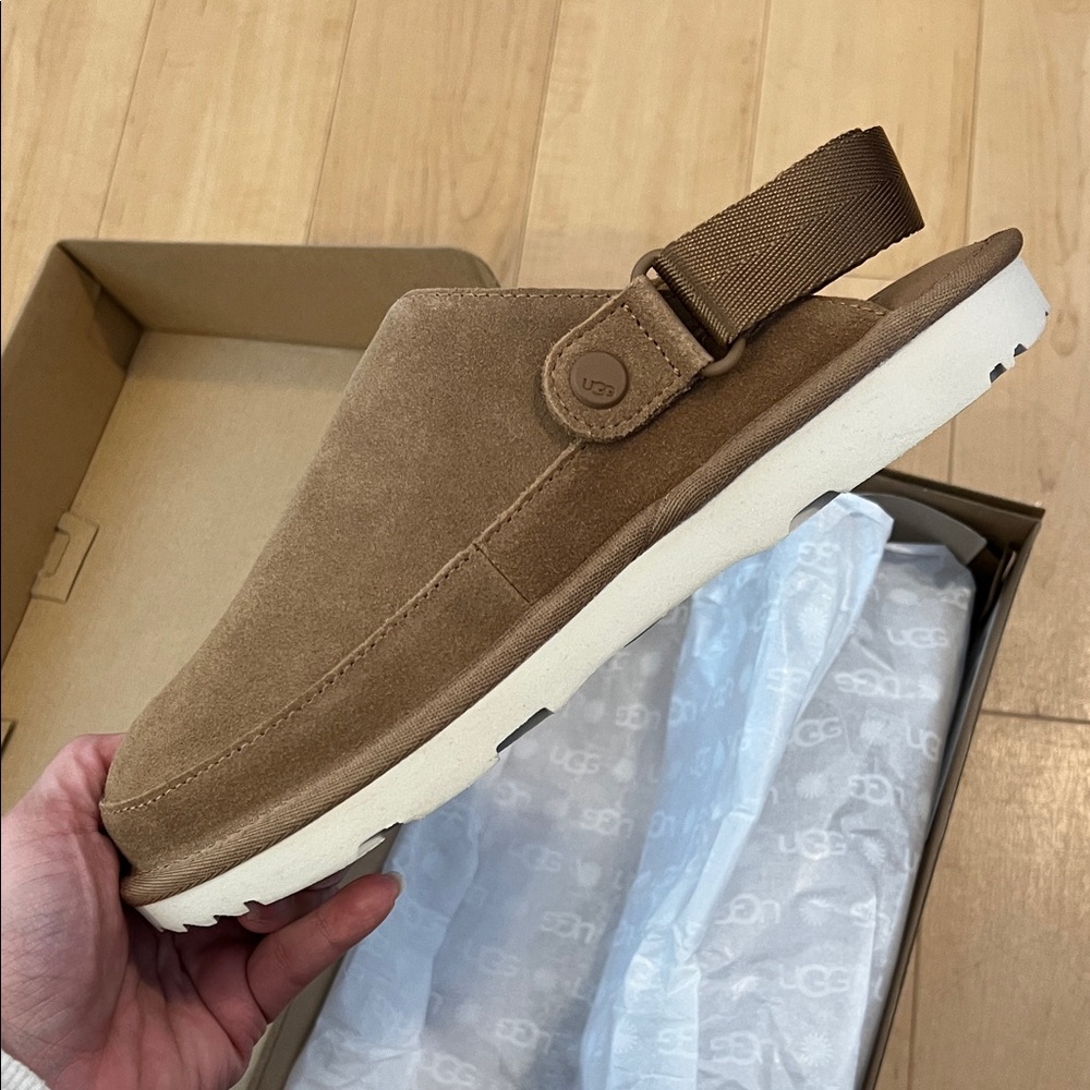 UGG Kids Goldenstar Clog in Brown - Picture 6 of 9